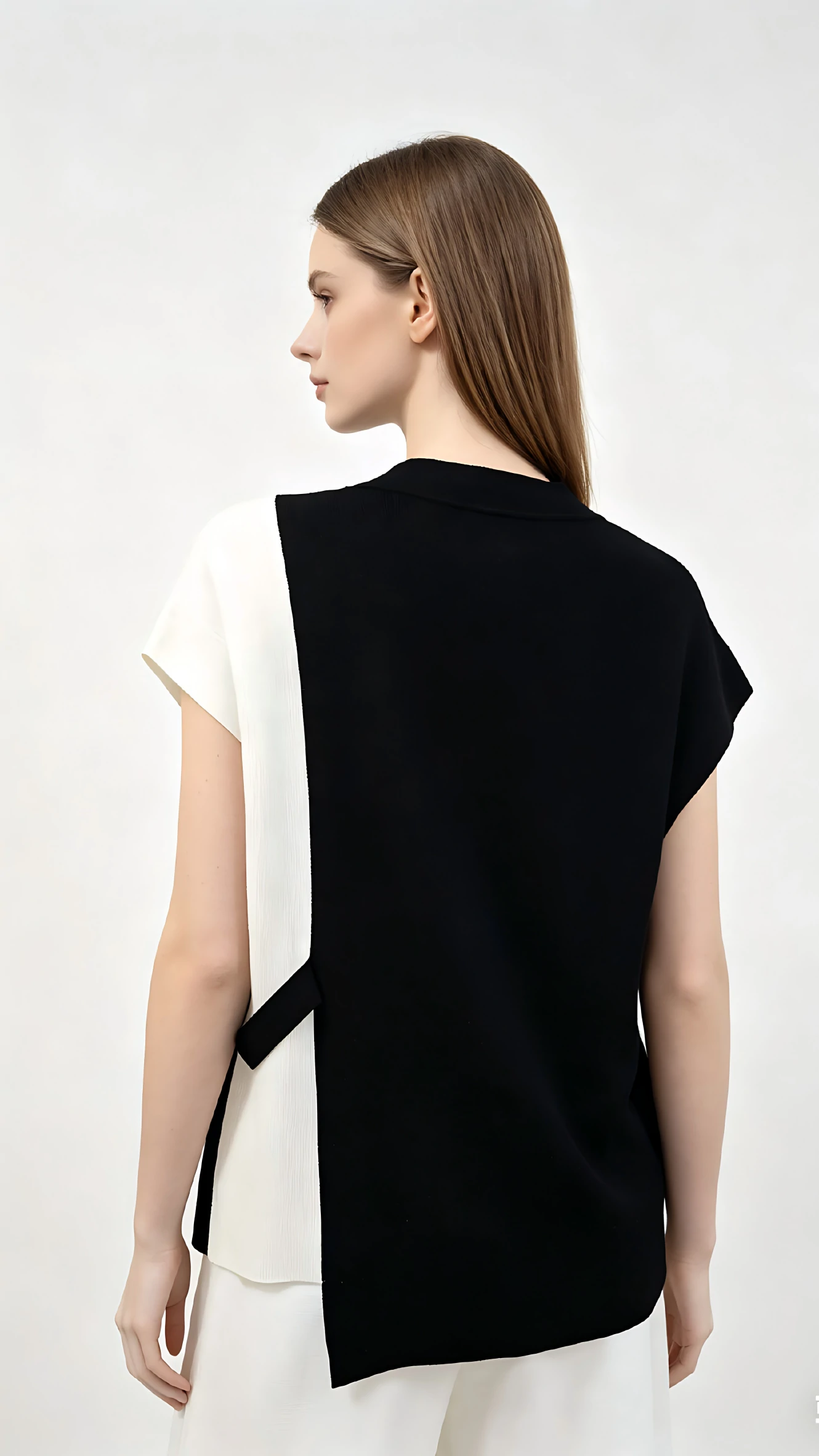 Black White Colorblock V-Neck Belted Knit Top 2 Black White Colorblock V-Neck Belted Knit Top - Image 2