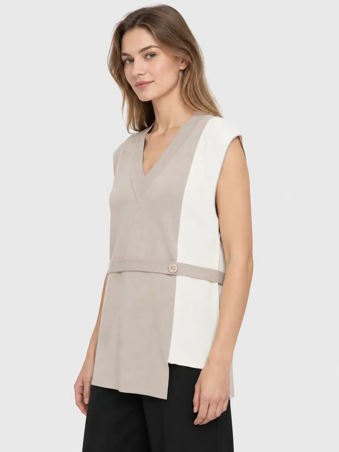 Women's Beige Color-Block V-Neck Longline Knit Vest 3 Women's Beige Color-Block V-Neck Longline Knit Vest - Image 3