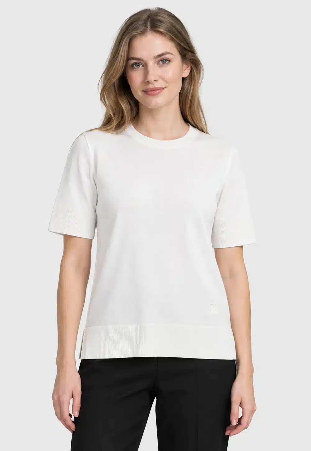 Women's White Crew-Neck Short-Sleeve Knit Pullover