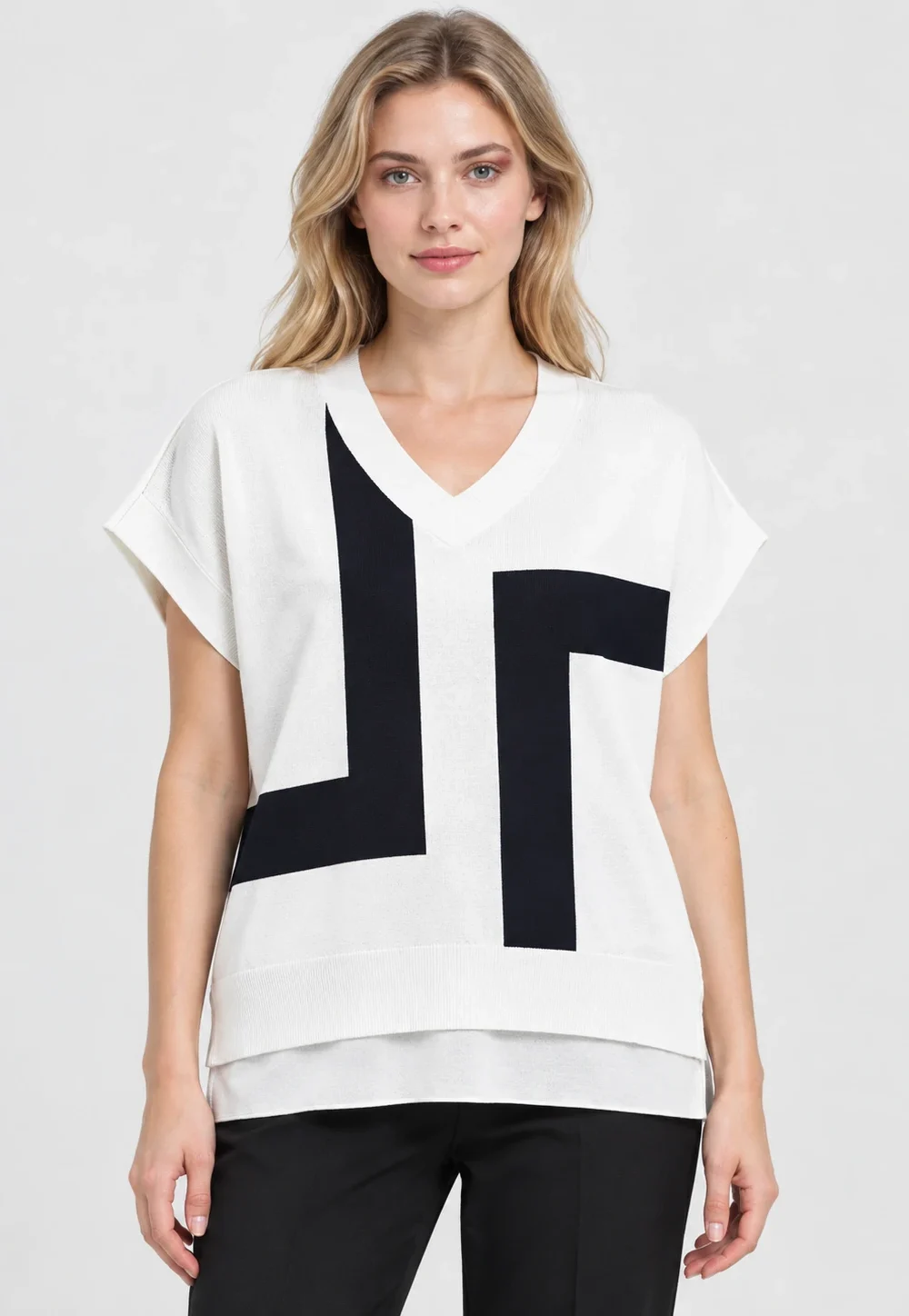 Geometric Print V-Neck Pullover