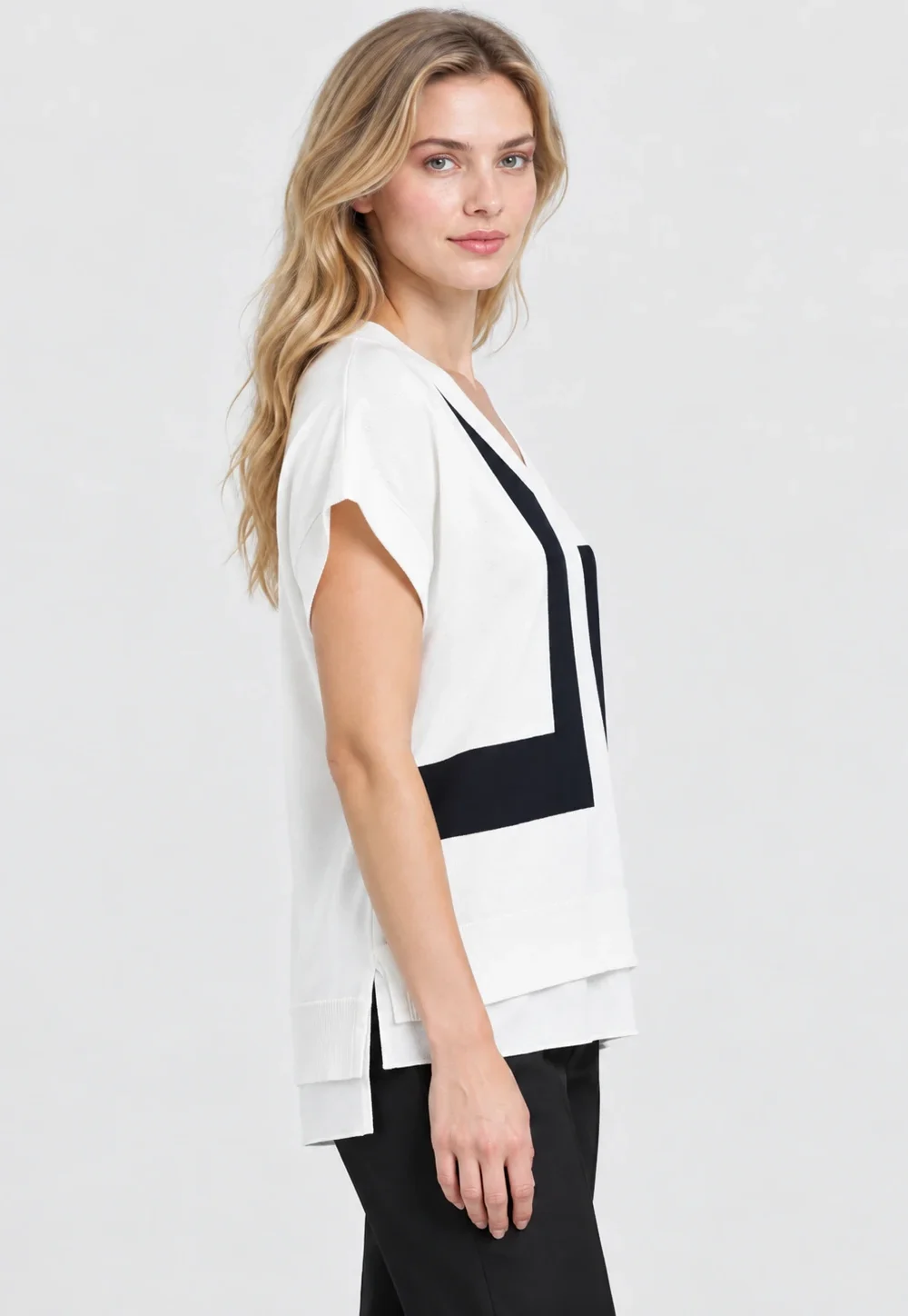Geometric Print V-Neck Pullover