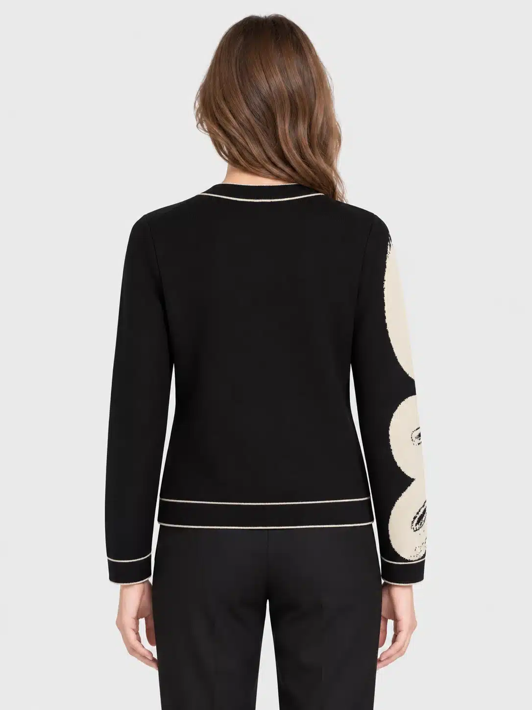 Women's Black and White Abstract Jacquard Knit Cardigan 2 Women's Black and White Abstract Jacquard Knit Cardigan - Imagen 2